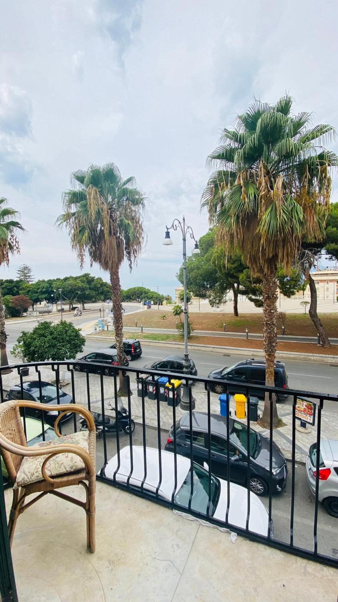 レッジョ・ディ・カラブリア Il Balcone Sullo Stretto Bed & Breakfast エクステリア 写真