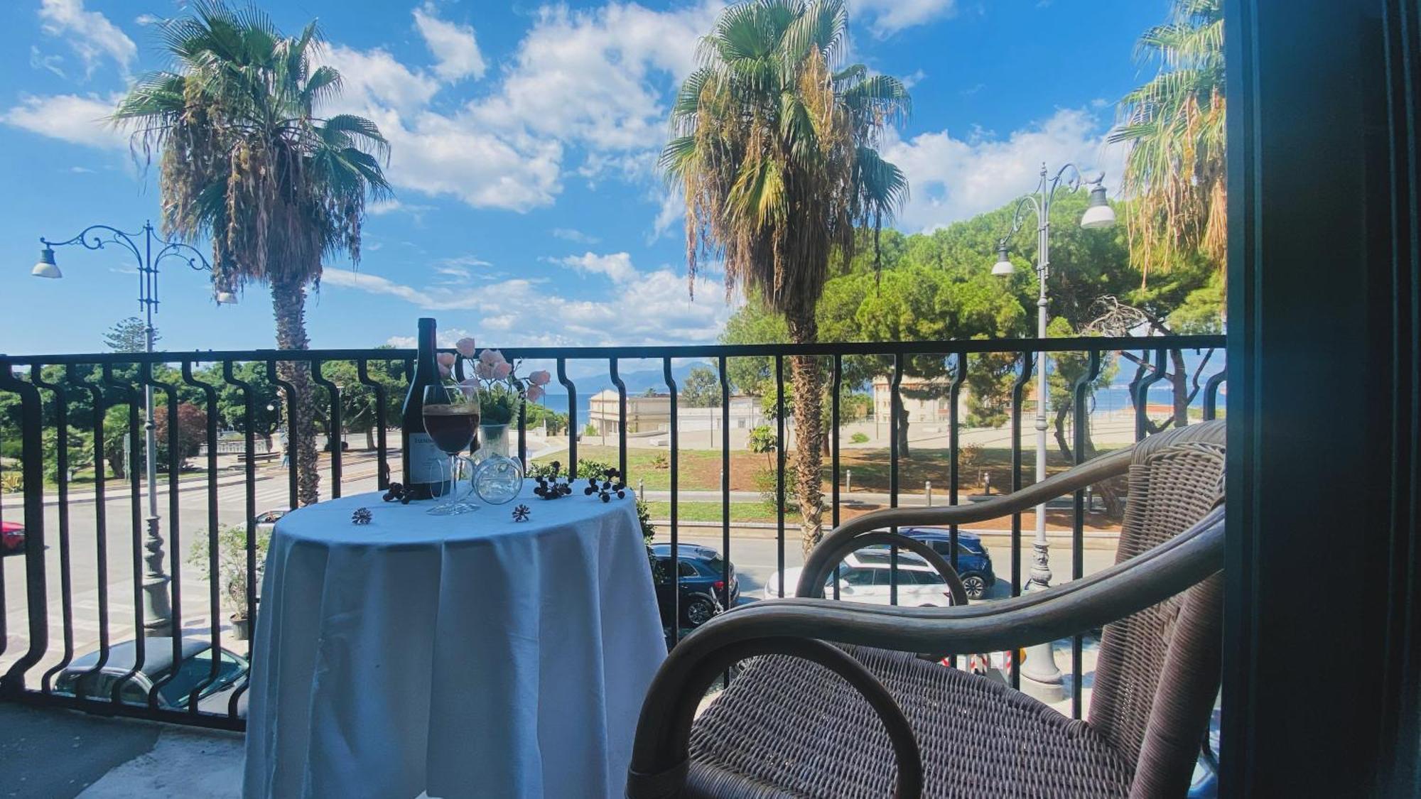 レッジョ・ディ・カラブリア Il Balcone Sullo Stretto Bed & Breakfast エクステリア 写真